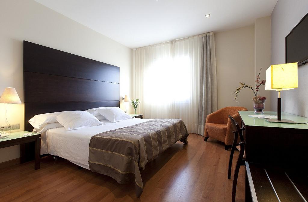Apartamentos Vertice Sevilla Aljarafe Bormujos Kültér fotó