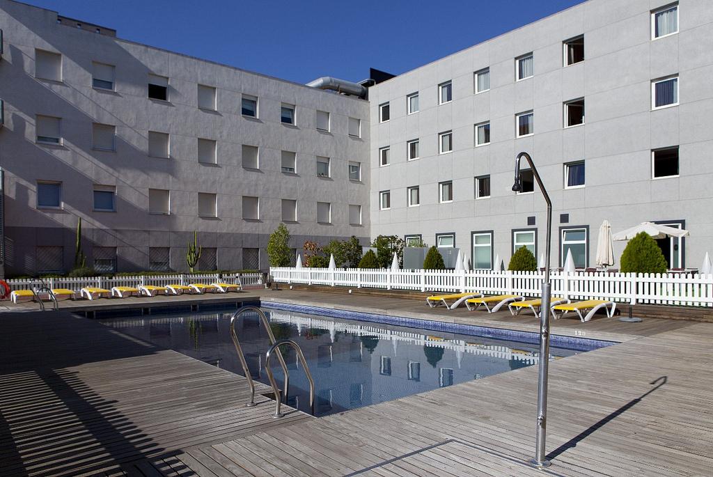 Apartamentos Vertice Sevilla Aljarafe Bormujos Kültér fotó