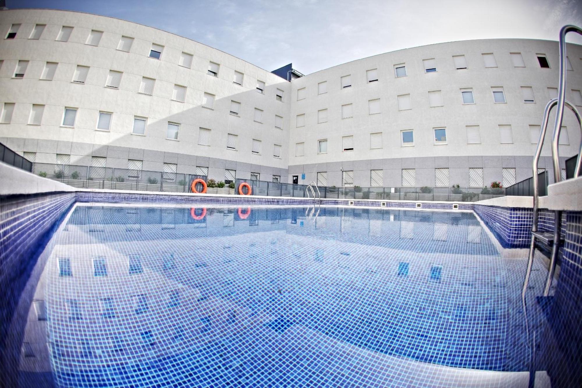 Apartamentos Vertice Sevilla Aljarafe Bormujos Kültér fotó