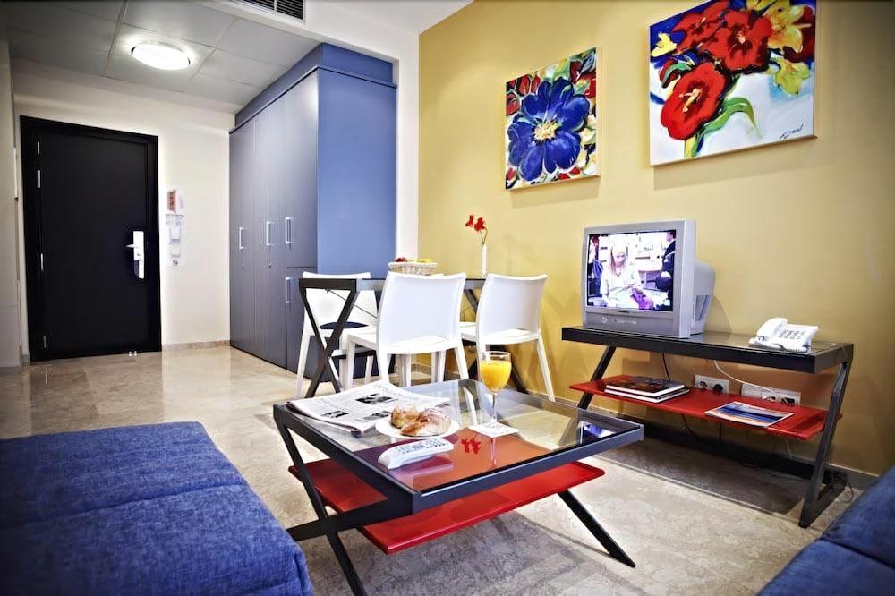 Apartamentos Vertice Sevilla Aljarafe Bormujos Kültér fotó
